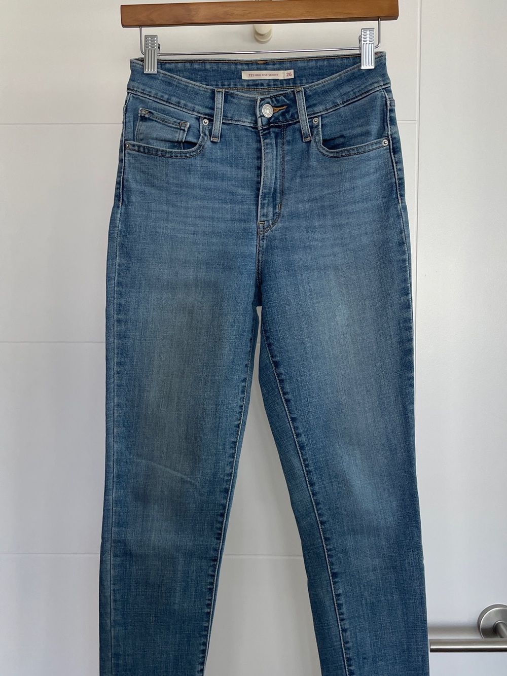 Levi's High-Rise Slim Straight Jeans in Mid Blue Wash
